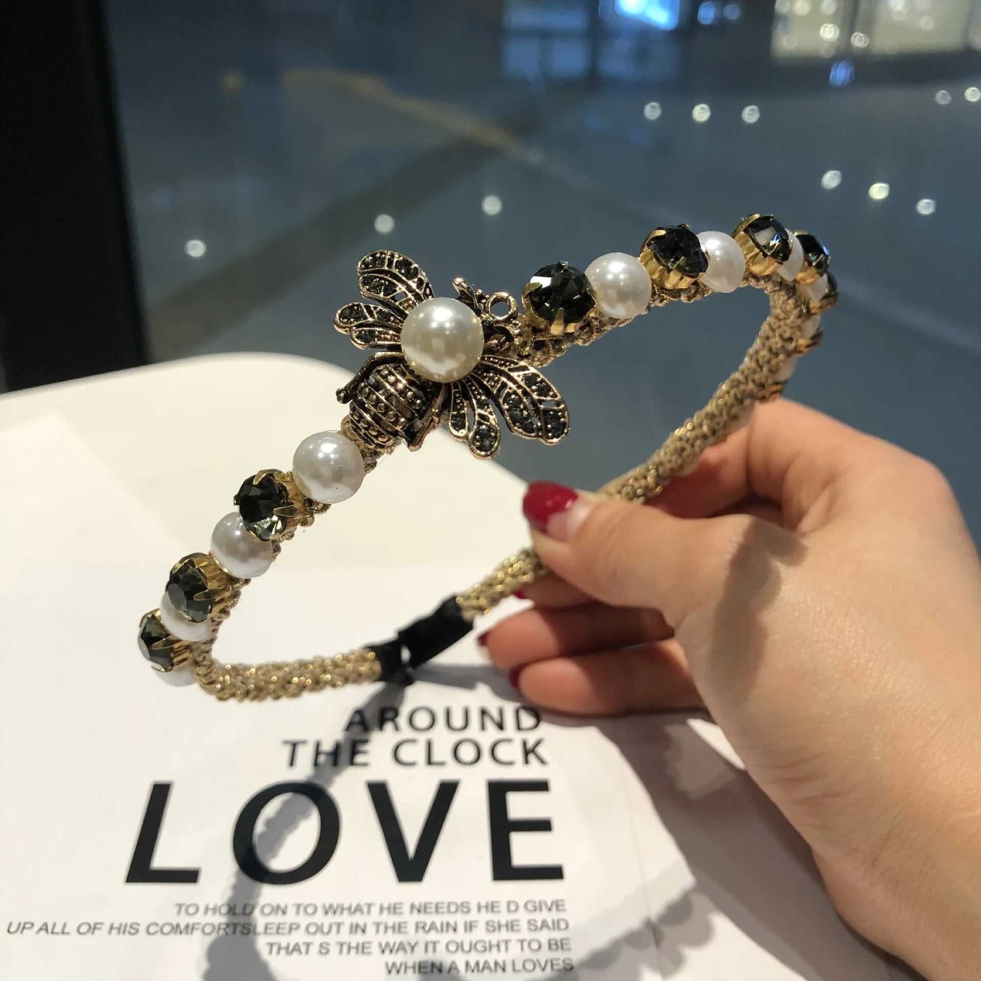 Retro Baroque Bee Designer Headbands for Women Girls Hairband Hair Band Hoop Crystal Rhinestone Pearl Headwear Hair Accessories