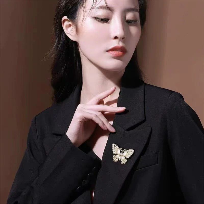 Rinhoo Creative Cartoon Butterfly Brooches For Women Trendy Flying Imitation Pearl Shell Animal Butterfly Pins Wedding Jewelry